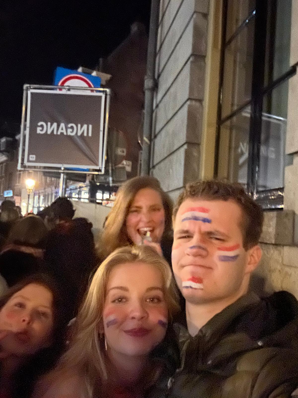 Uitgaan met vrienden 1