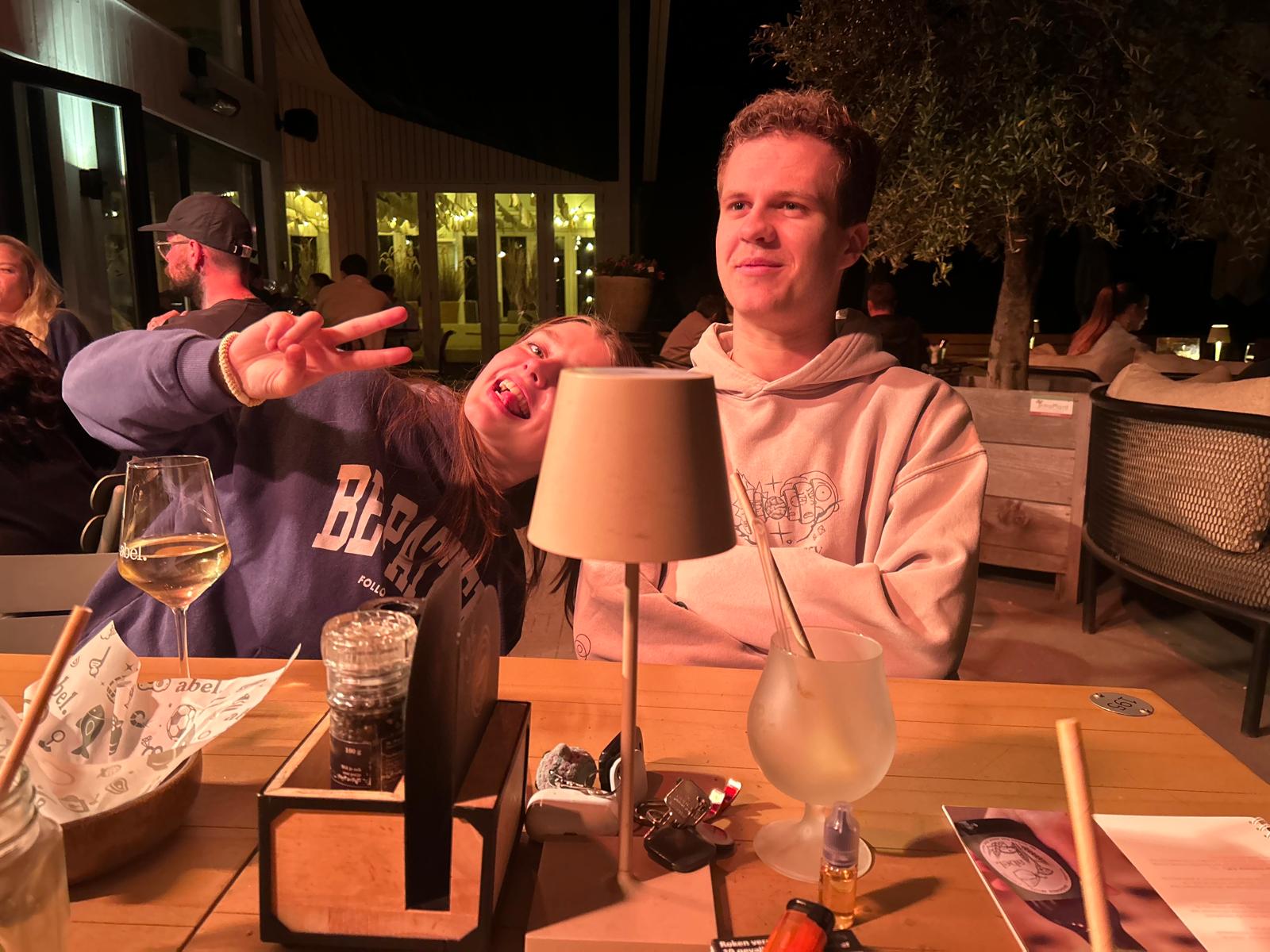 Uitgaan met vrienden 2